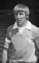 Wyn Davies 1 _MoreDetail-v3_x1_1119x1786_2pass_MoreDetail-v3.png